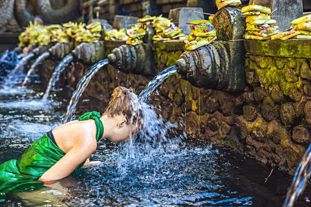 Bali purificatrice : voyage au cœur de la spiritualité balinaise et ses rituels de purification